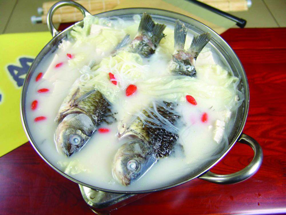 锅仔鲫鱼豆腐