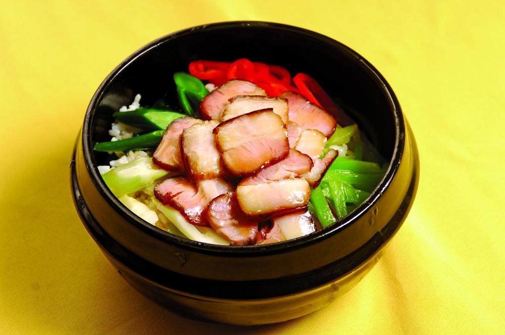 腊肉石锅拌饭图片