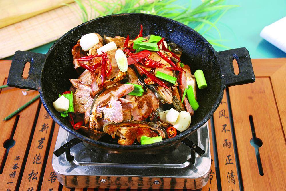 铁锅狗肉